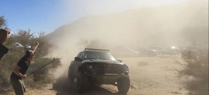 Flying in the dust running smooth